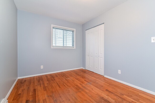 Building Photo - 1217 Baron Ave