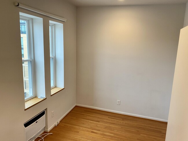 Building Photo - 1415 Chapin St NW