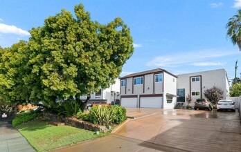 Building Photo - Large One Bedroom in University Heights wi...