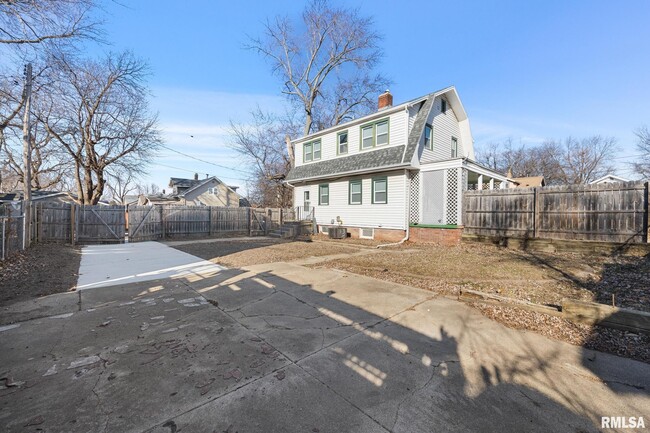 Building Photo - 400 E Virginia Ave