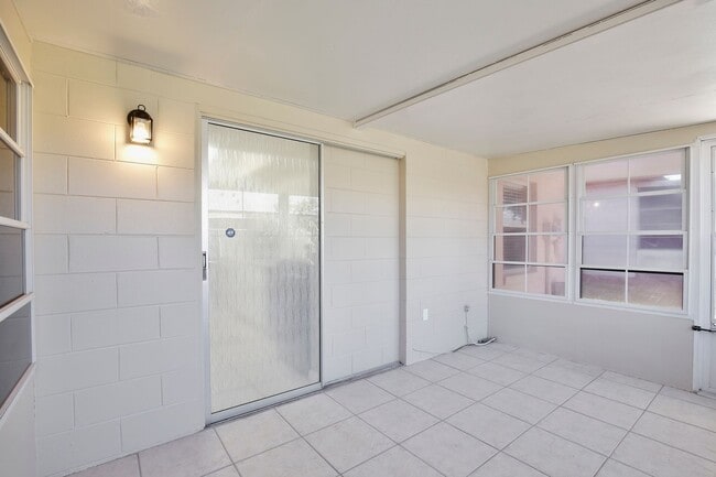 Building Photo - Beautifully Remodeled 1 bed 1 bath Villa n...