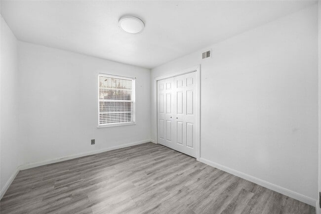 Building Photo - 5919 Van Fleet St