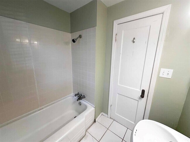 Building Photo - 4605 N Hammond Ave