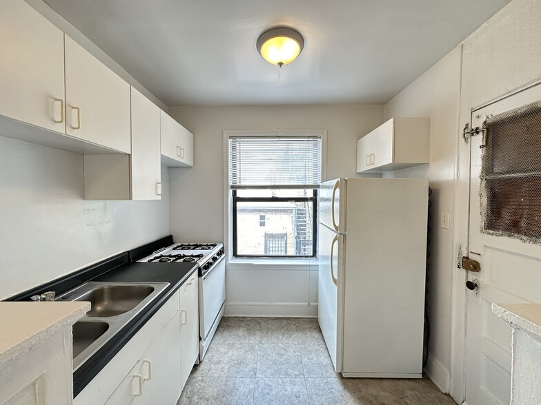 Building Photo - 2338 N Spaulding Ave