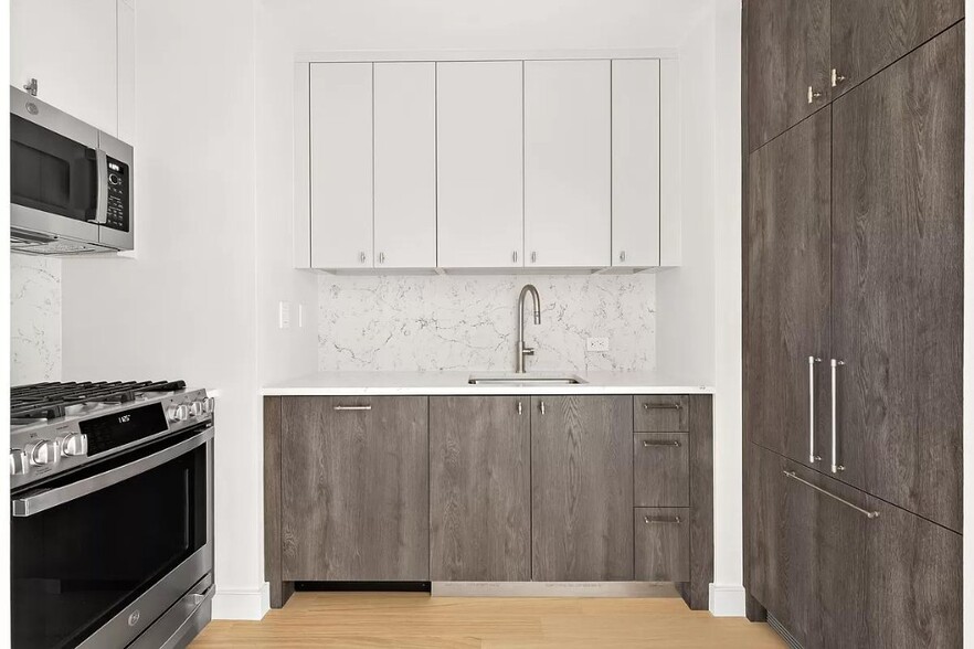 Building Photo - 55 W 25th St