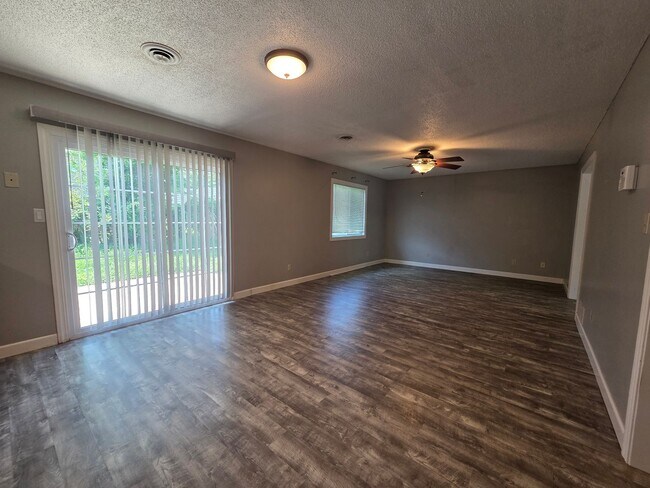 Building Photo - Gorgeous Corner lot Home for Rent!