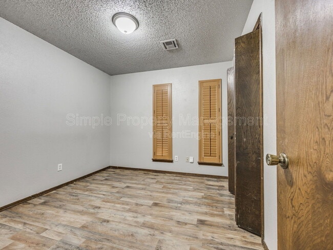 Building Photo - 1706 High Meadows Dr