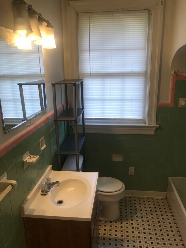 Building Photo - 1703 S Slocumb St