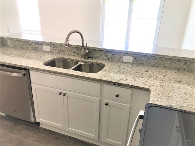 Building Photo - 2/2 Dolphin Villas Condo, Gulf Shores!