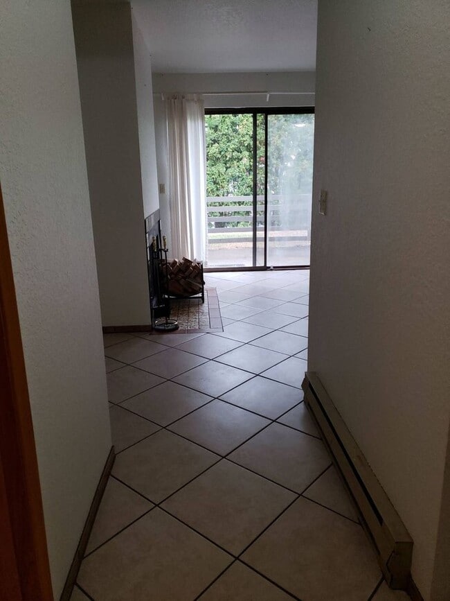 Building Photo - 2005 NE Terre View Dr