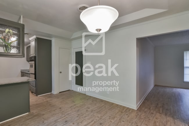 Building Photo - $1650! 3Bed home! Free Application BLACK FRIDAY DEAL Ends 11/29!