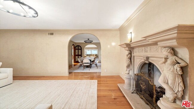 Building Photo - 6138 Maryland Dr