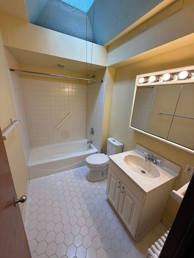 Building Photo - Wonderful Southwest Philadelphia Townhome