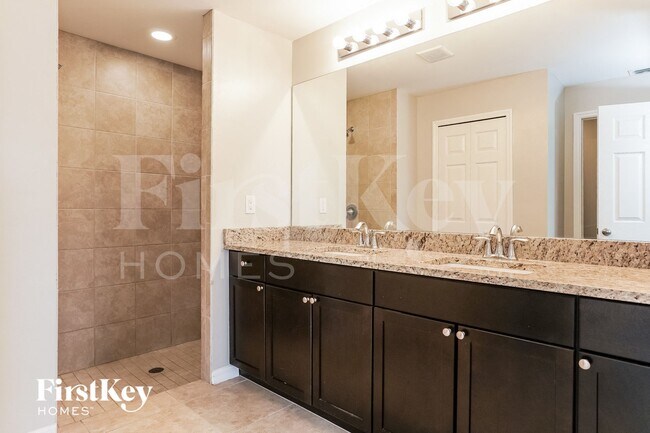 Building Photo - 23 NW 27th Ln