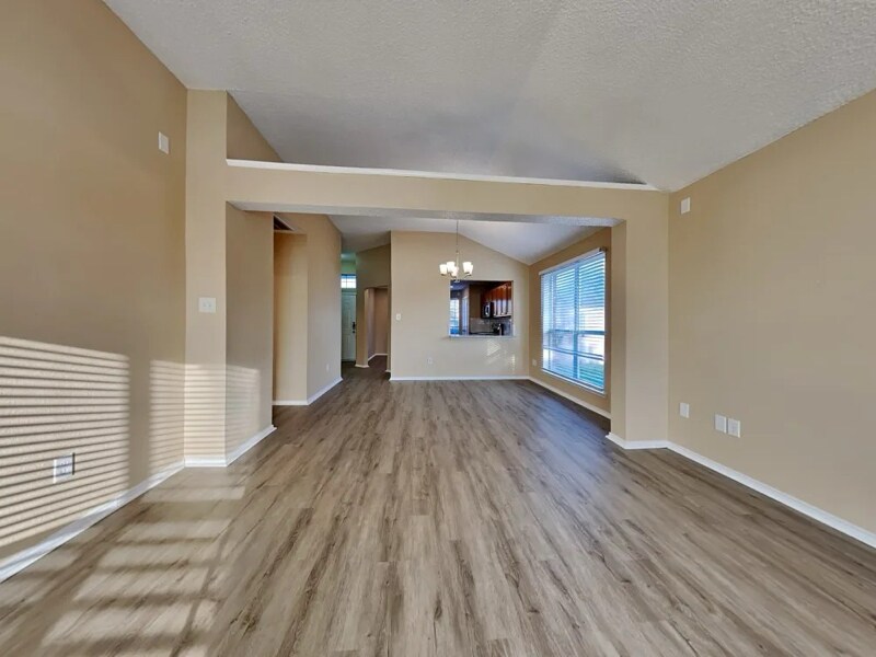 Building Photo - 10644 Shadywood Dr