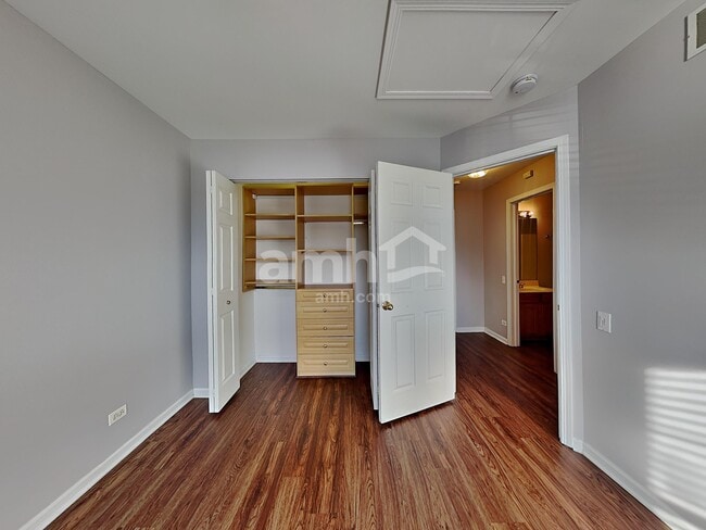 Building Photo - 2364 Chesapeake Bay