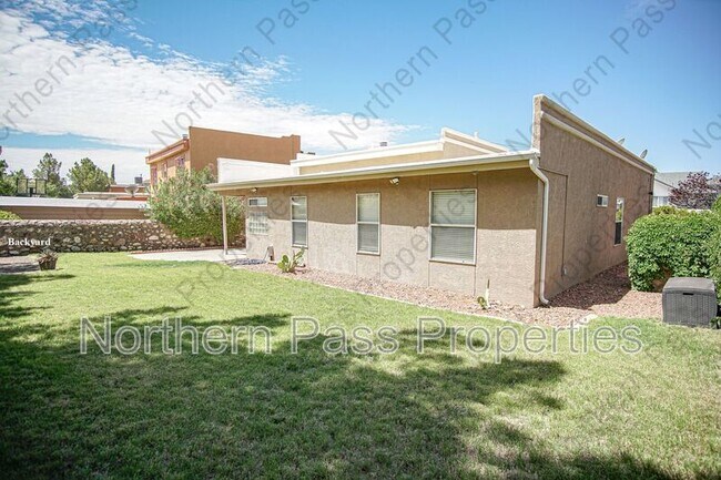 Building Photo - 1316 Desierto Azul Dr