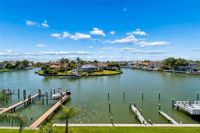 Building Photo - 719 Pinellas Bayway S