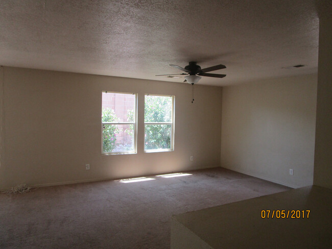 Building Photo - NW 3BR 2.5B 2CG 2000SF