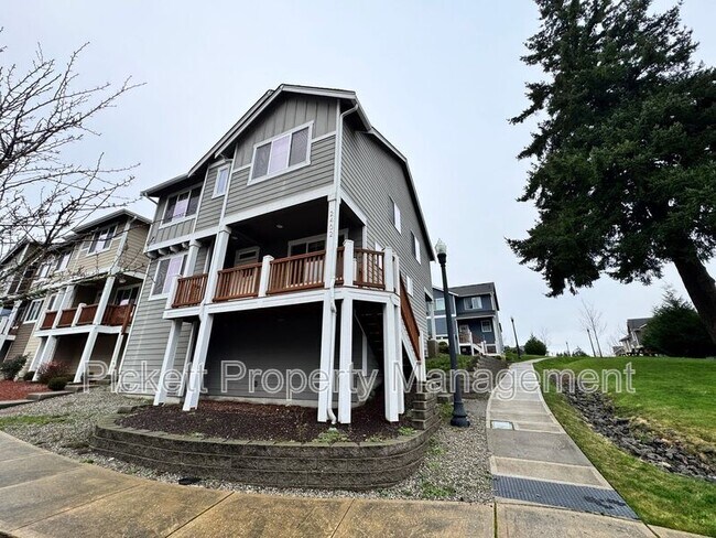 Building Photo - 2402 Seringa Ave