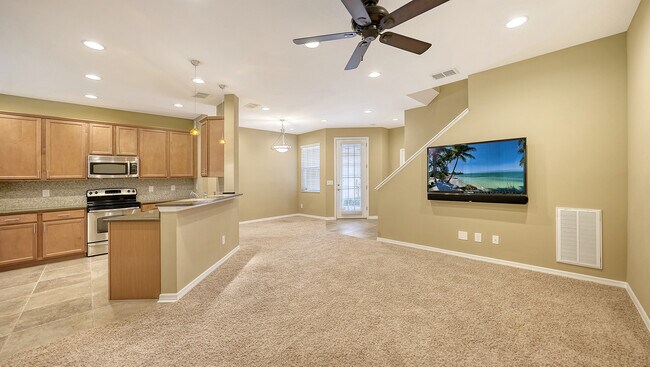 Building Photo - 8280 Villa Grande Ct