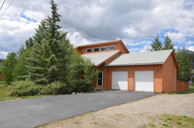 Building Photo - Extended Winter Rental!  Beautiful 3bed/2 ...