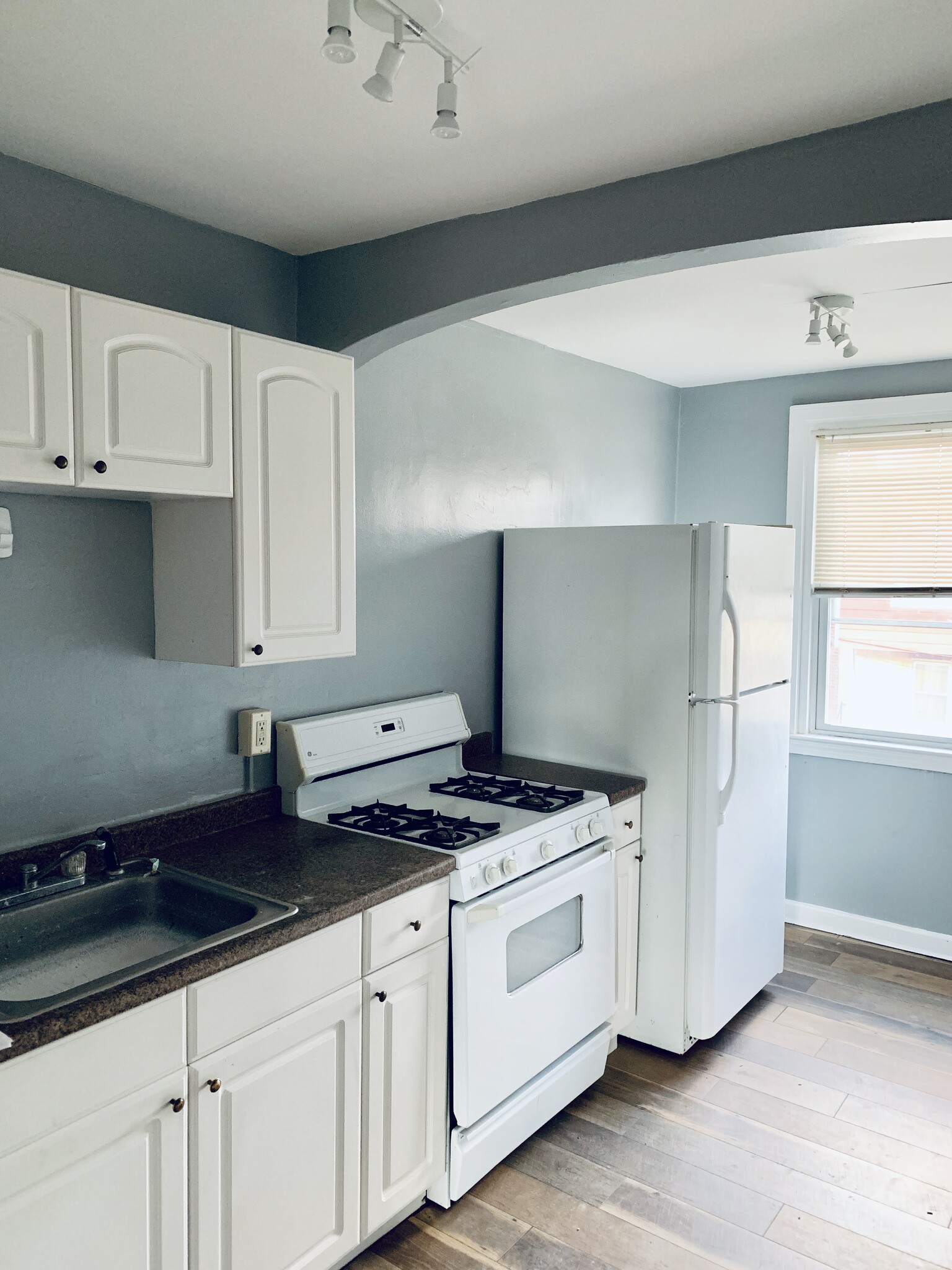 Building Photo - 6022 Baltimore Ave