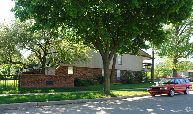 Building Photo - Hickorywood Condominiums