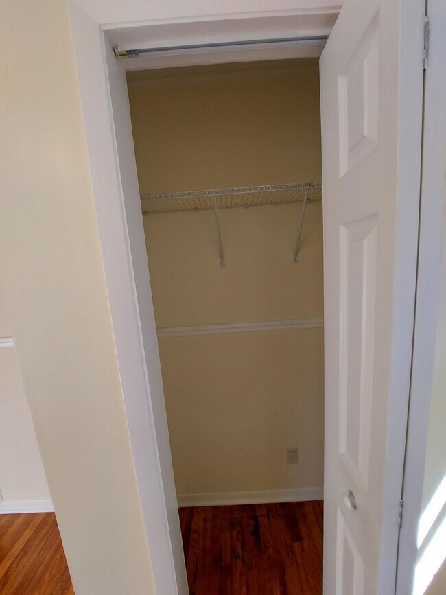 Building Photo - 1713 Lacy St