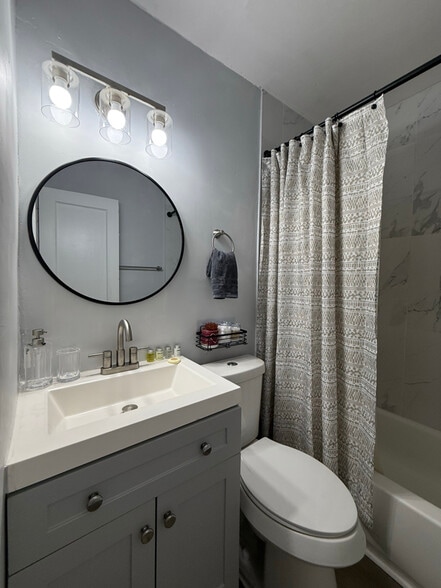 Building Photo - 2743 34th Ave N