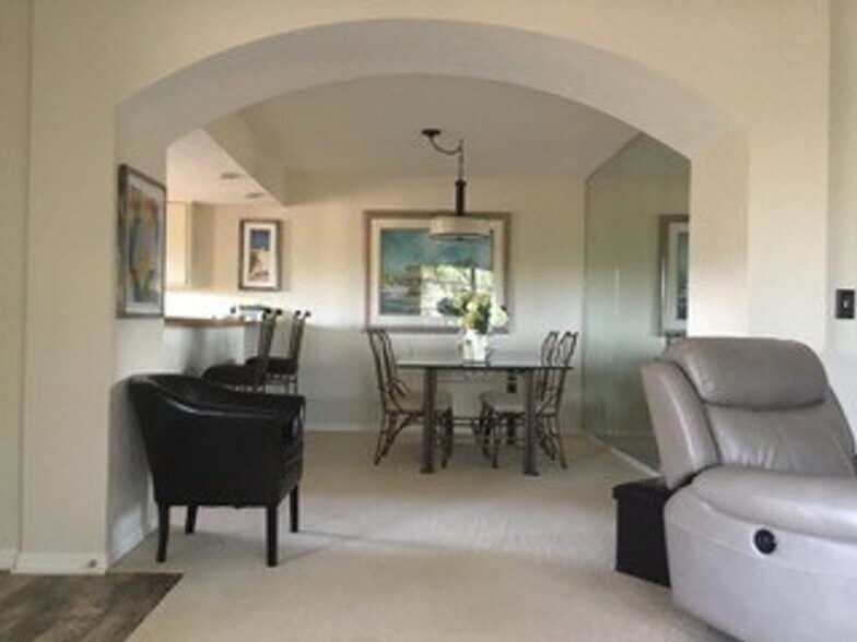 Building Photo - Rose Garden Furnished Unit Available May - Nov