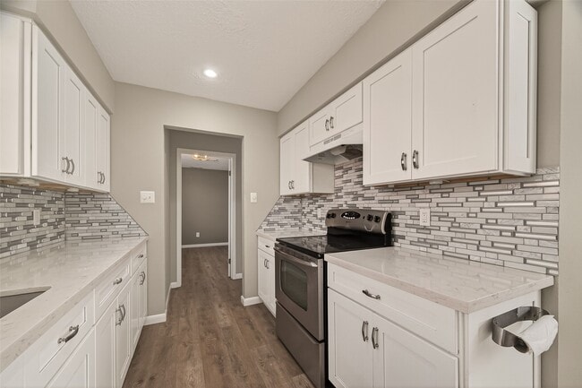 Building Photo - 17043 Coachmaker Dr