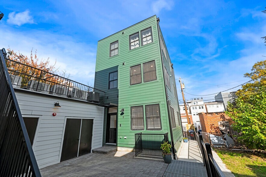 Building Photo - 423 Quincy St NW