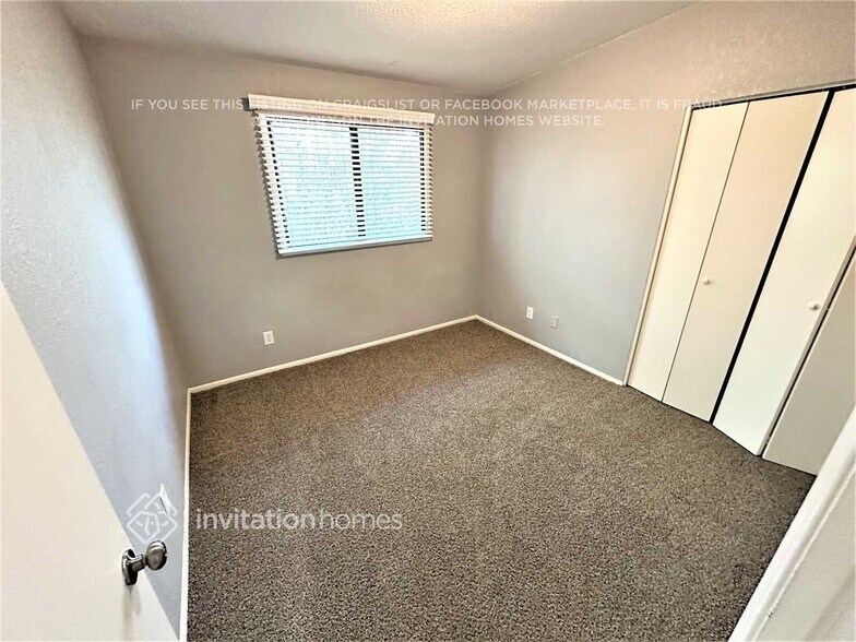 Building Photo - 1265 E Del Rio Dr