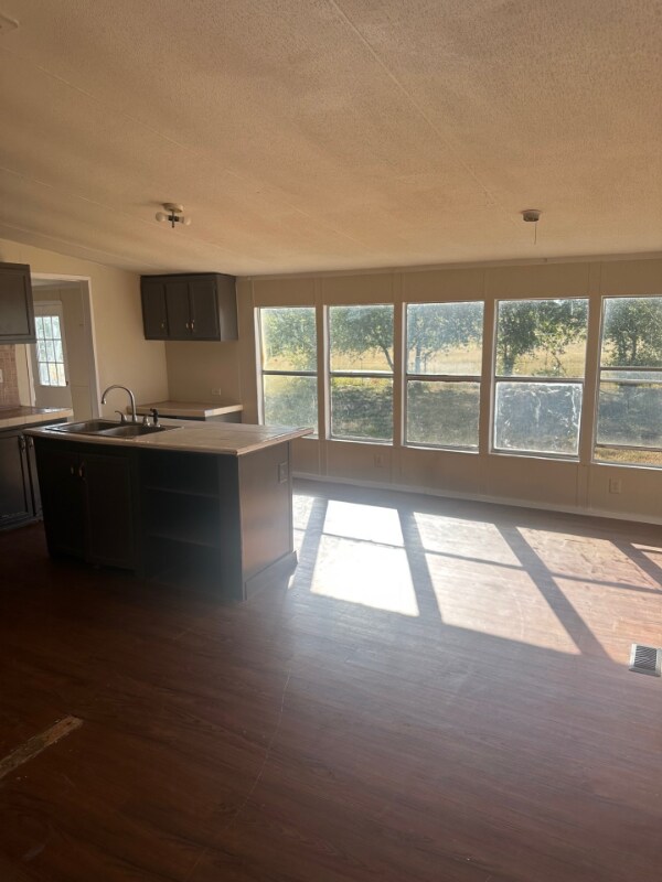 Building Photo - 460 Lorena Meadows Dr