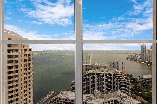 Building Photo - 848 Brickell Key Dr