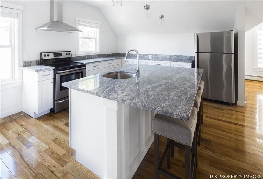 Building Photo - 30 Preston St