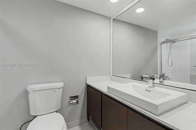 Building Photo - 3250 N Palm Aire Dr