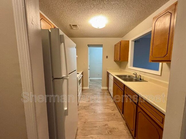 Building Photo - 104 Commons Dr