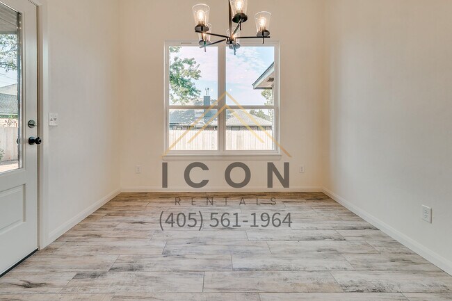 Building Photo - 8429 Stonewood Dr