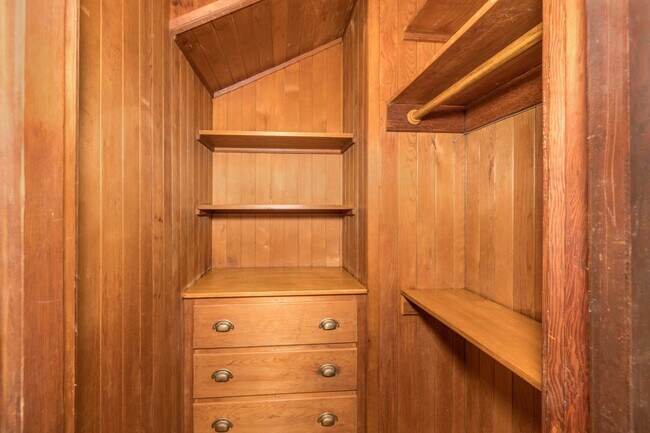 Building Photo - Spacious Home w/ Old World Charm, Steps to...