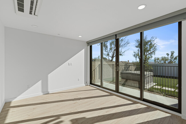 Building Photo - 13852 Scenic Crest Cir