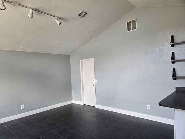 Building Photo - 5632 Pinerock Rd
