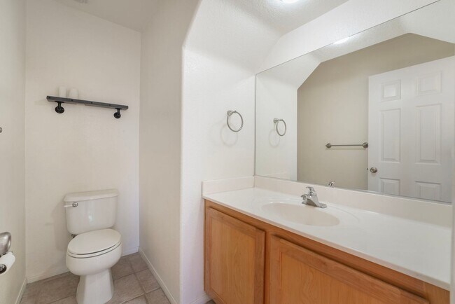 Building Photo - Beautiful Home in a Corner Lot!