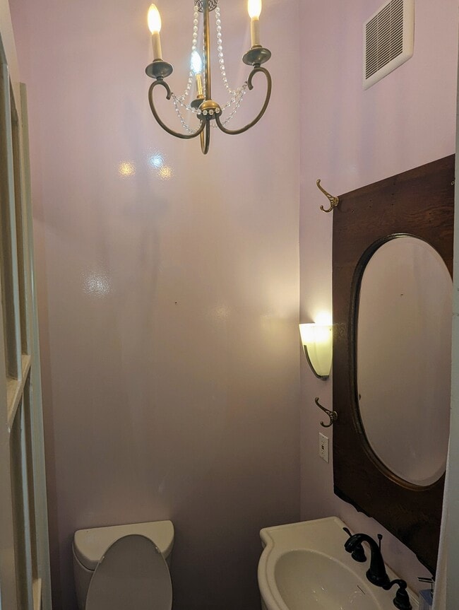 Building Photo - 5107 Dryades St