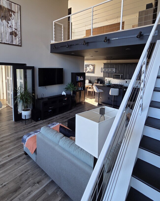 Building Photo - 1515 N Van Buren St