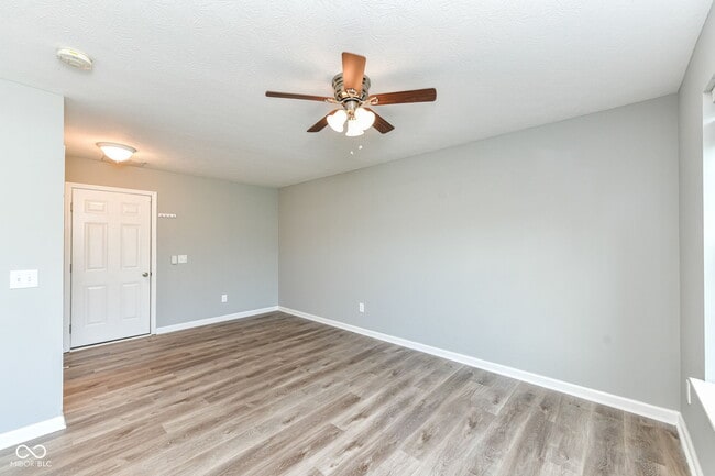 Building Photo - 9050 Mercer Dr