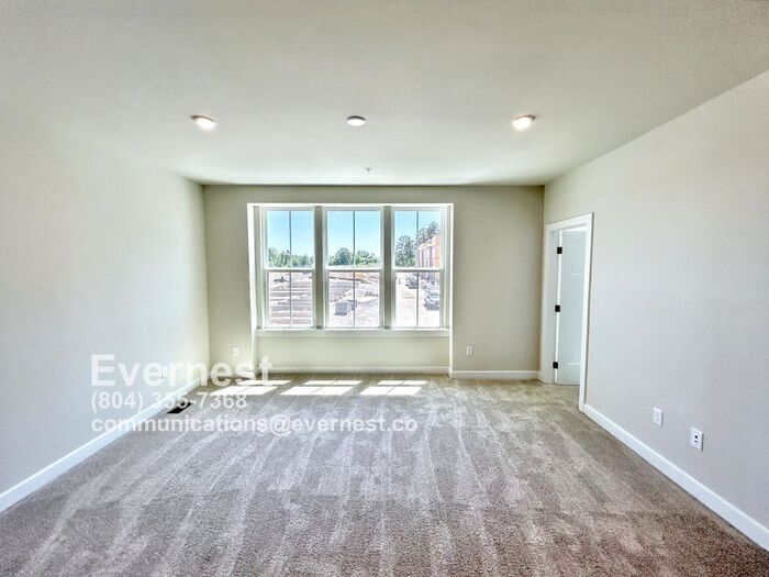 Building Photo - 12112 Calgary Lp