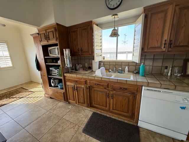 Building Photo - 7595 S Peach Ave