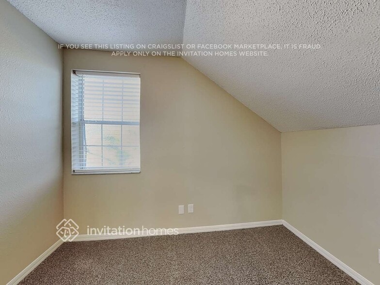 Building Photo - 4204 Forest Island Dr